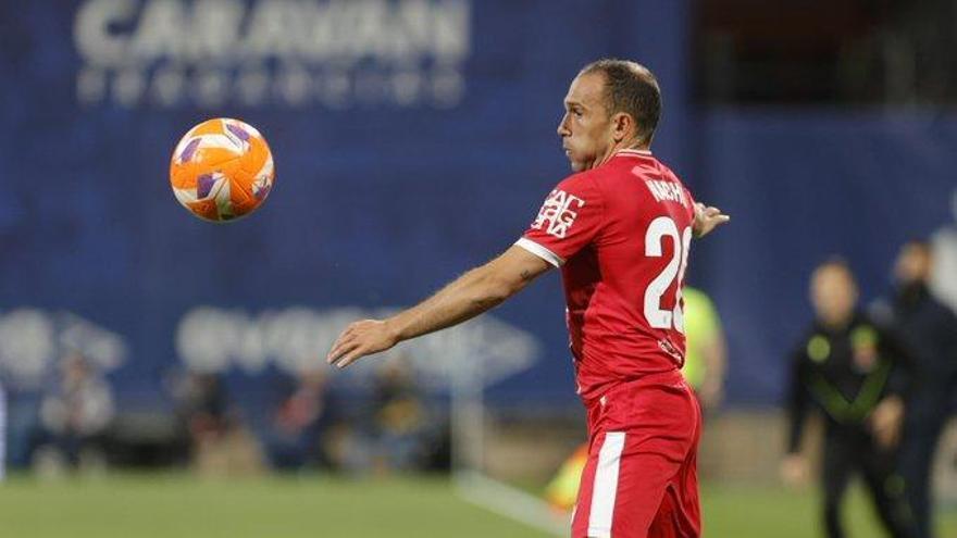 Nacho, autor de un gol, en una acción del partido