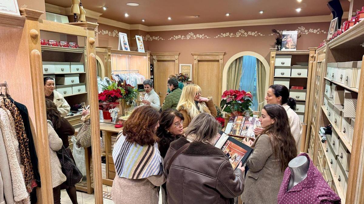 Celebración del 50 aniversario de un emblemático comercio en Burriana.