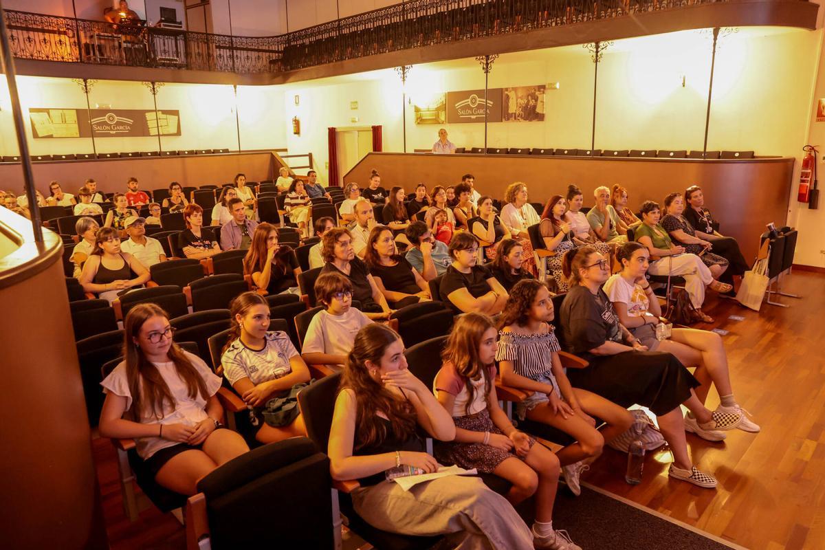 La participación fue notable en el Salón García.