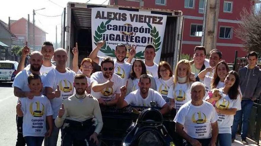 Con camiseta amarilla, Alexis Vietez tras ganar el campeonato. // S.A.