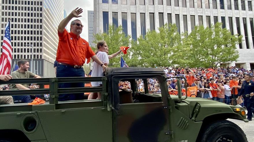 El senador republicano Ted Cruz, durante un desfile en Houston.