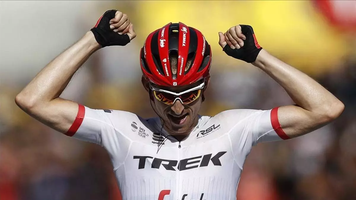 Froome se llevó un susto de muerte pese a que conservó el liderato