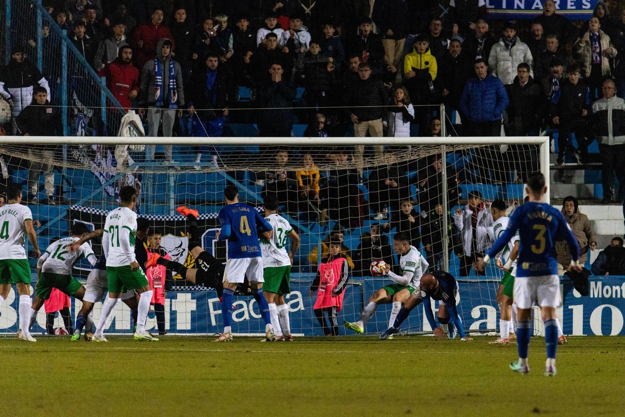 Linares - Elche: las imágenes del partido