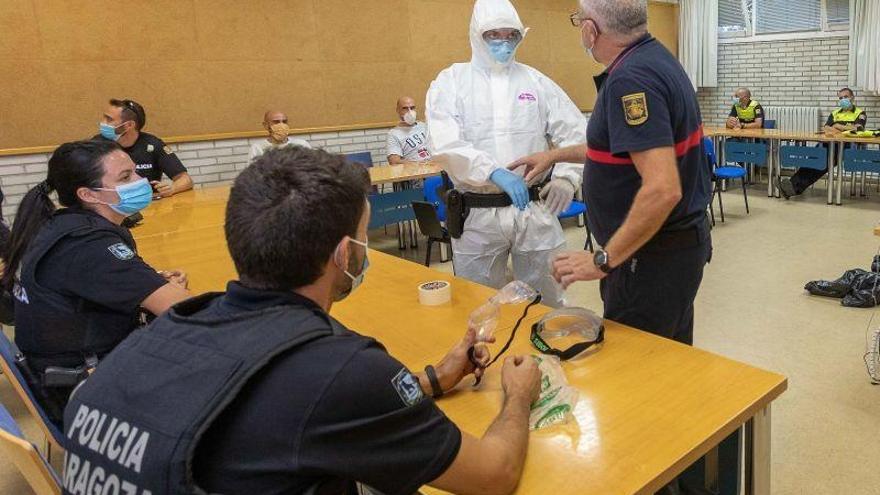 La Policía Local de Zaragoza recibe formación para la utilización de trajes de protección biológica