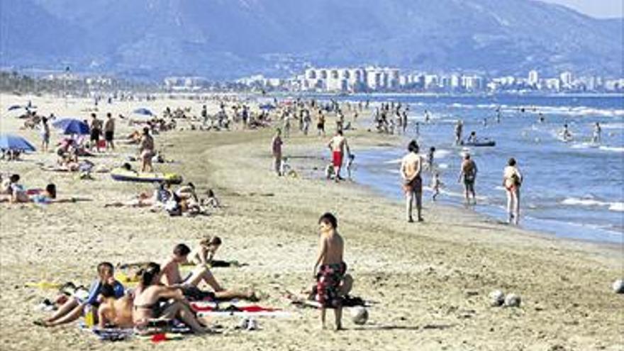 Castellón busca crear 1.000 plazas nuevas de párking en las playas