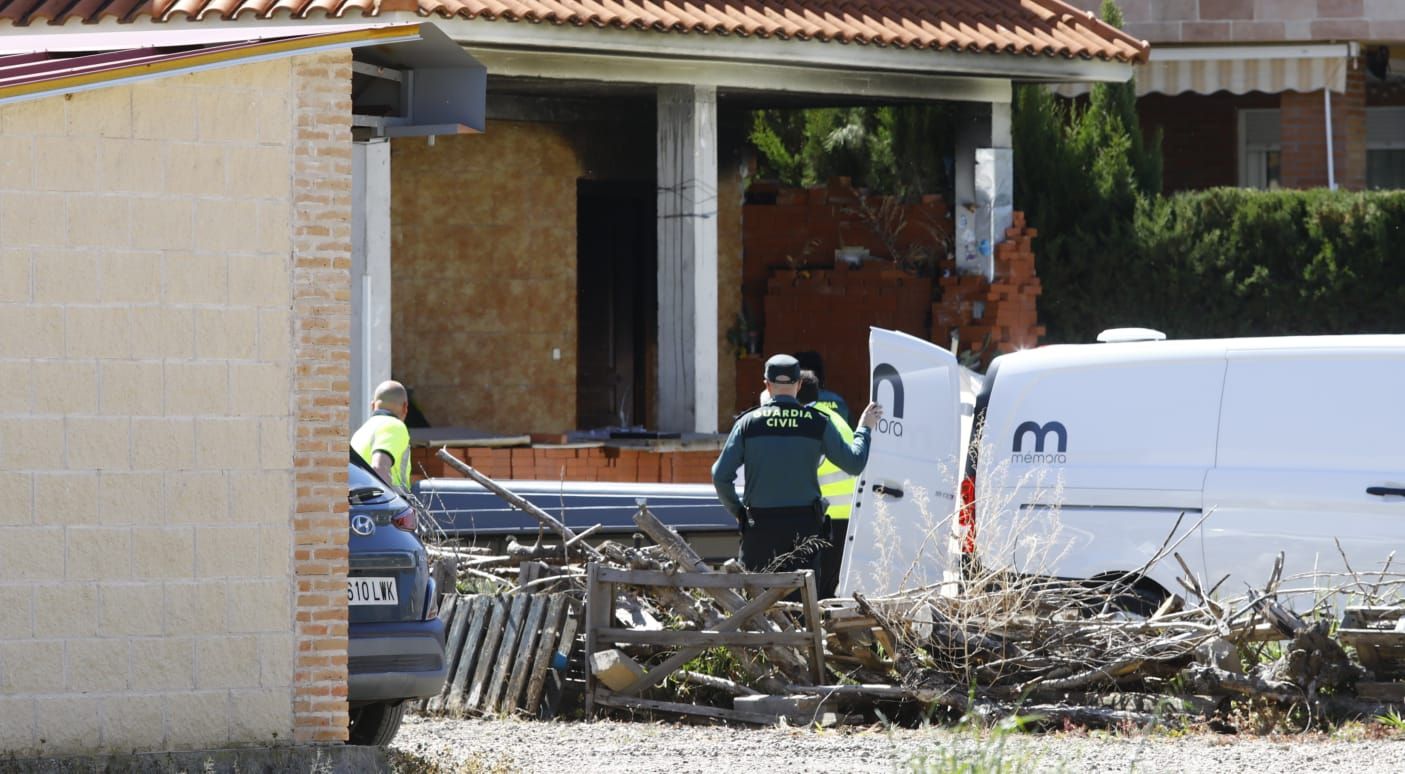 EN IMÁGENES | Mueren un padre y su hijo en el incendio de una casa en Ateca