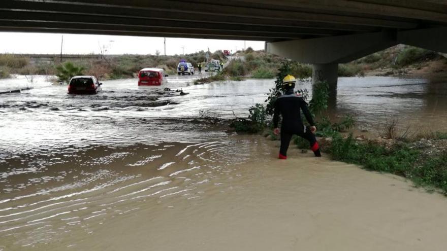 Los coches, en el agua