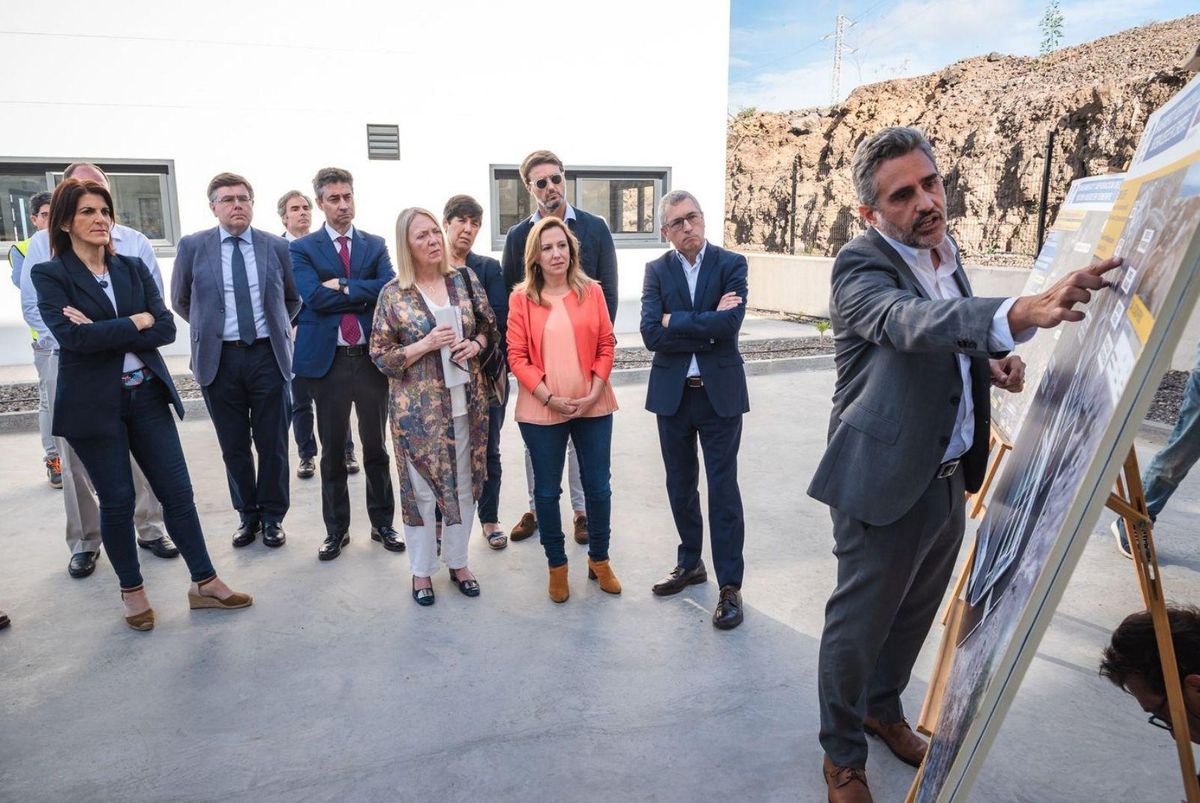 Explanations during the tour of the facilities. | | ED