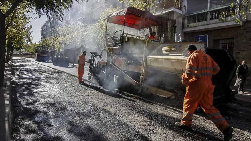 El Ayuntamiento de Cáceres anuncia la renovación de la red de saneamiento y los parques de Llopis