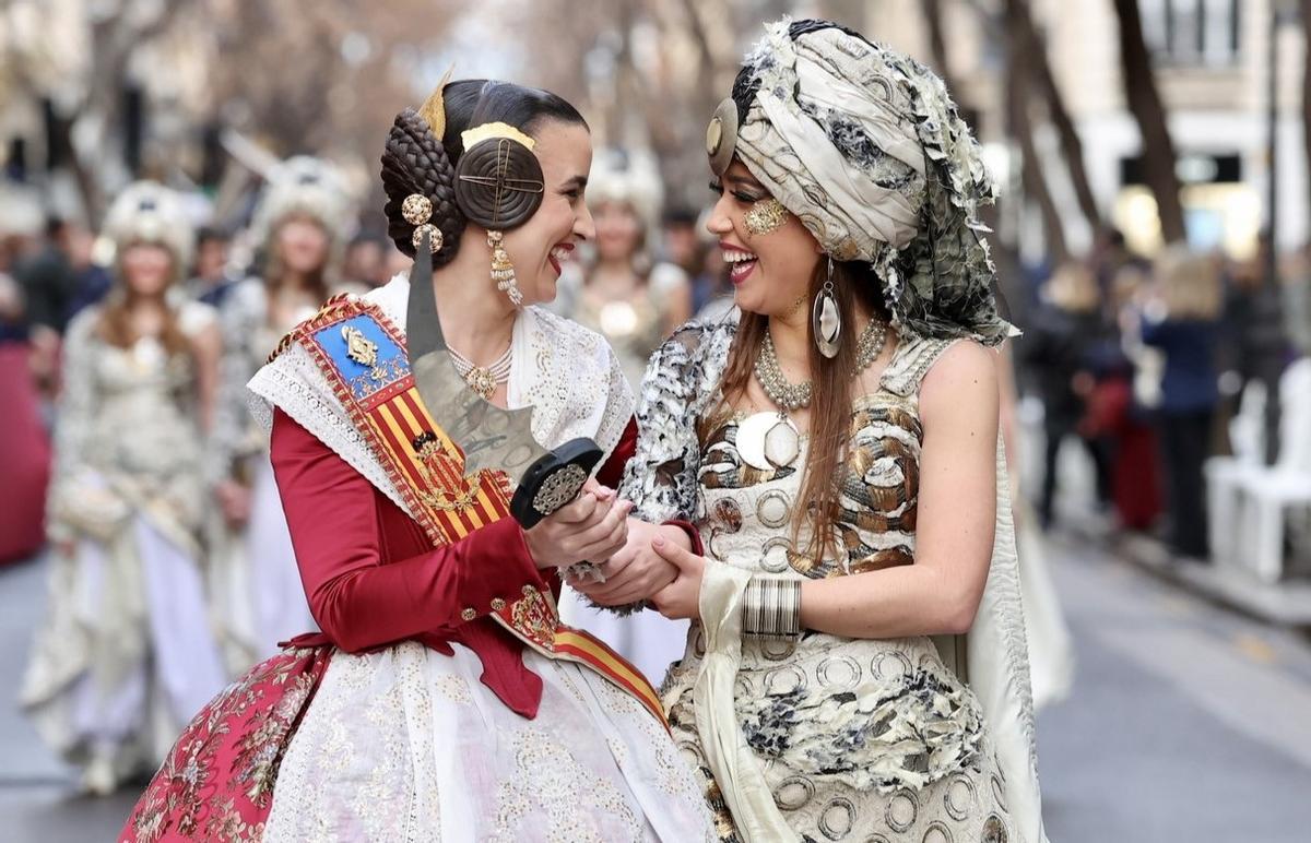 Claudia Ravello con Carmen Prades, en la parada moda de Conde Salvatierra