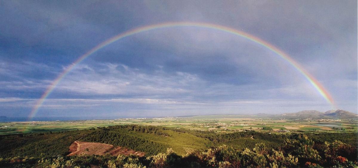Arc de Sant Martí des del Montgrí fins a cap Norfeu per al calendari 2026.
