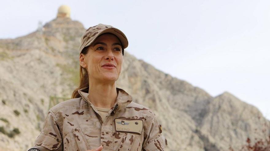 La comandante María Cruz Acero, la primera guardiana de la base militar del Puig Major, el techo de Mallorca