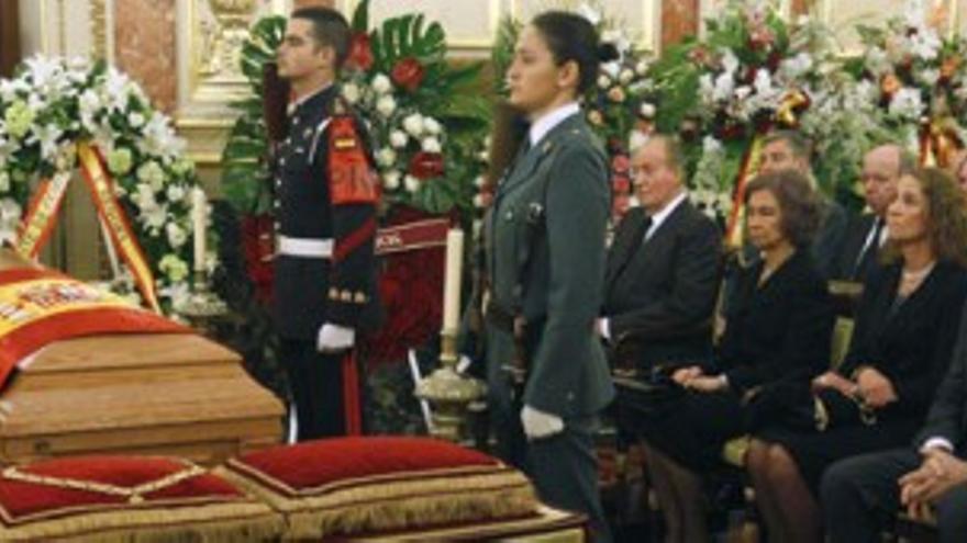 Instalan en el Congreso la capilla ardiente de Adolfo Suárez