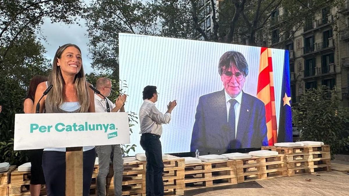 La candidata de Junts al Congrés per Barcelona, Míriam Nogueras, i l'expresident Carles Puigdemont
