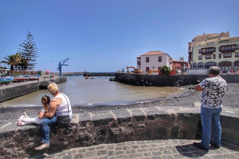 Vertido incontrolado de las obras anexas al muelle Puerto de la Cruz 25/05/20  | 25/05/2020 | Fotógrafo: María Pisaca Gámez