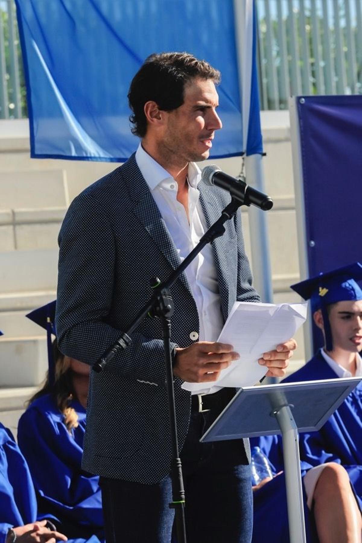 Rafa Nadal preside una fiesta de graduación