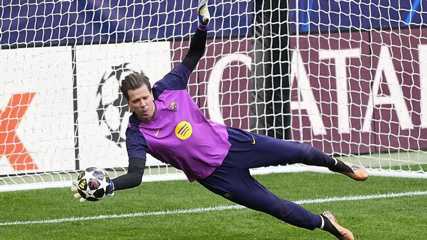 Szczęsny se luce con un recital de paradas en el entreno del Barça