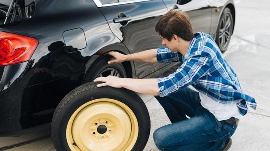 Atención: Multas de la DGT por no llevar rueda de repuesto o kit antipinchazo