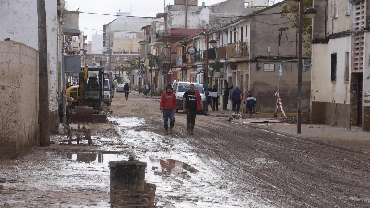 Estado de las calles de Algemesí, en la jornada de ayer 15 de noviembre.