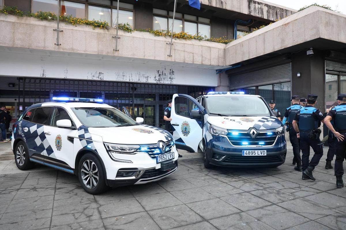 Dos patrullas de la Policía Local se trasladaron tras recibir la alerta. En la imagen, una foto de archivo.