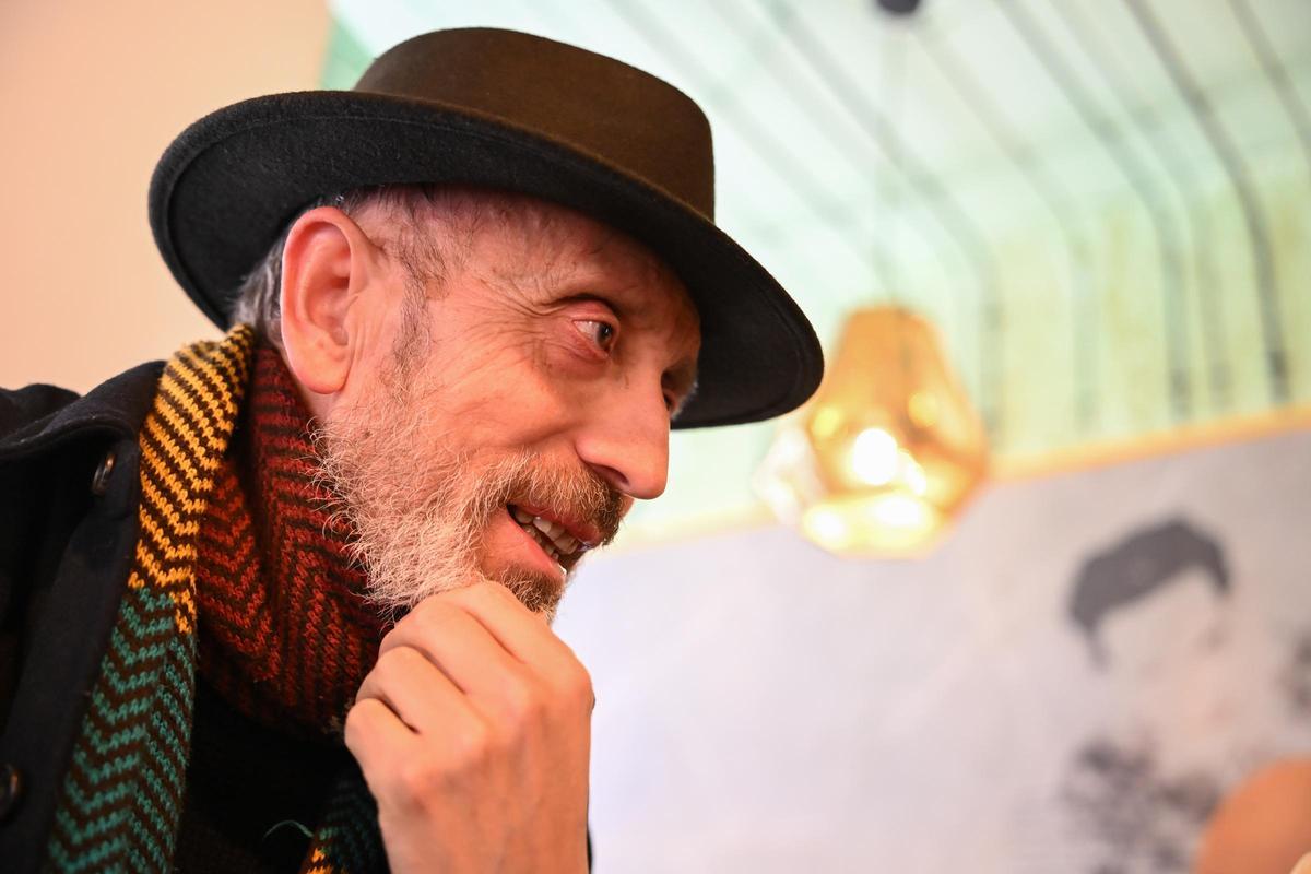El autor Pedro Serrano cuenta los detalles de su último poemario