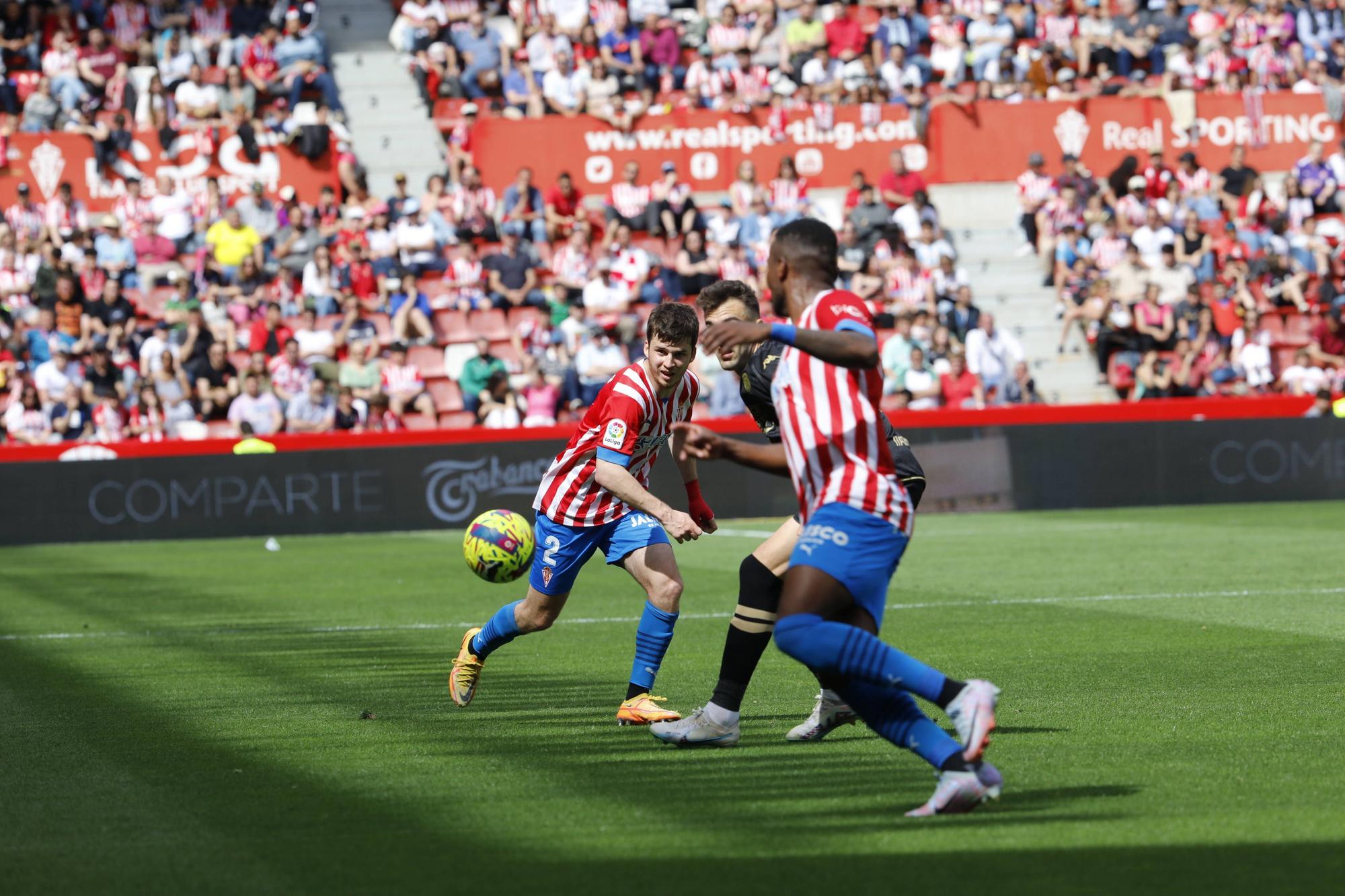 EN IMÁGENES: El Sporting vence al Lugo en El Molinón con un gran ambiente