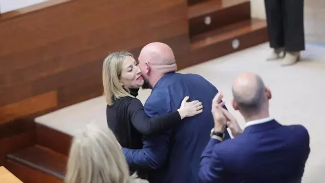 Vídeo | El momento en el que Manuel Naharro es elegido como presidente de la Asamblea de Extremadura