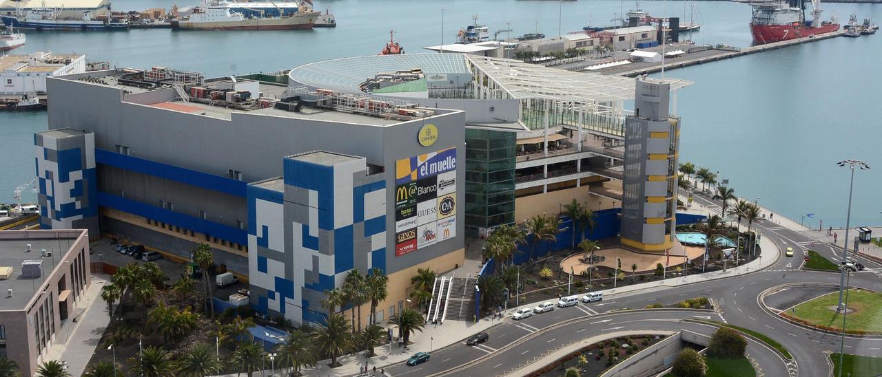 Vista del centro comercial El Muelle en el entorno de Santa Catalina, en Las Palmas de Gran Canaria.