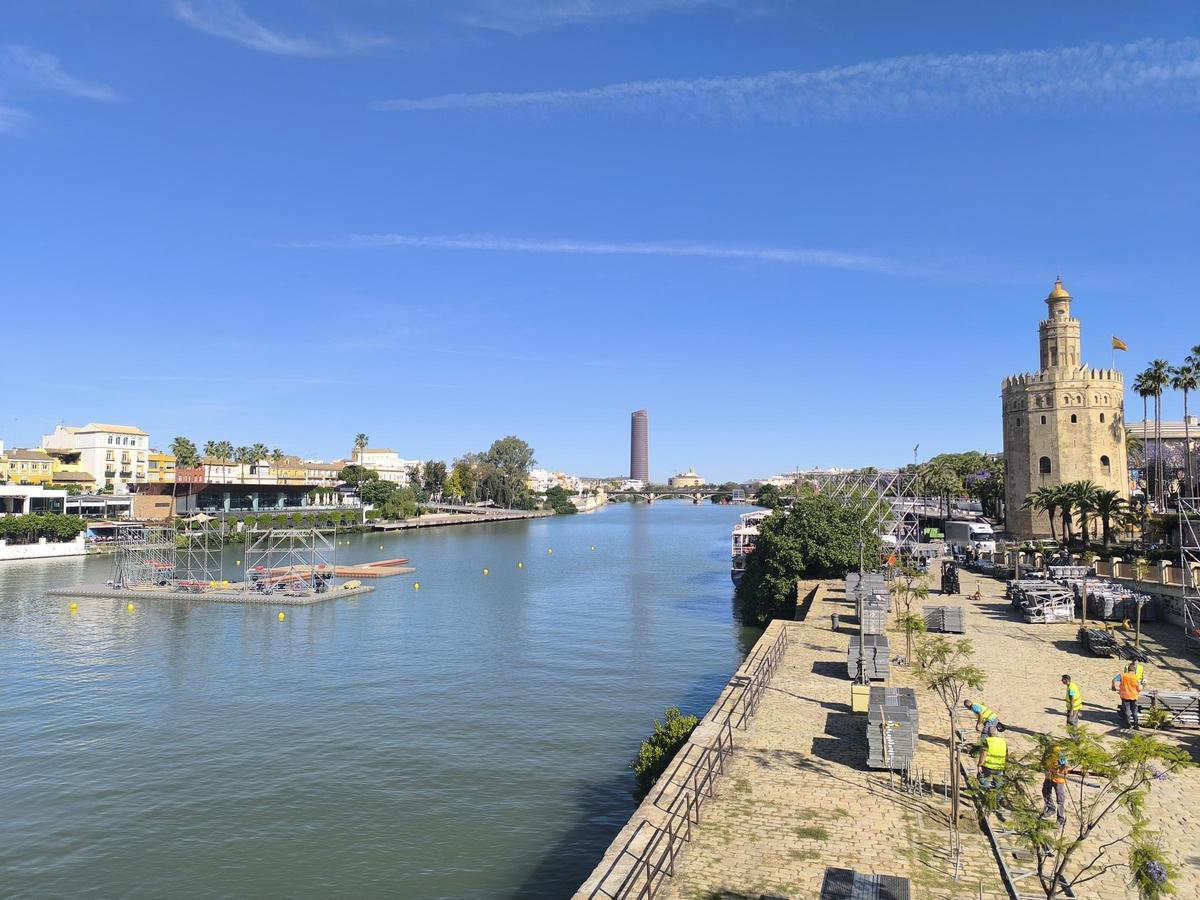 Plataforma en mitad del río en la que actuará un artista internacional