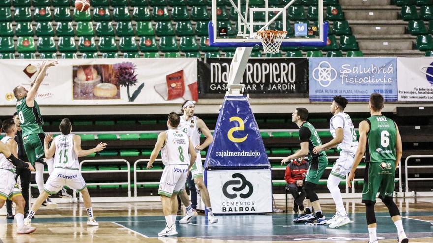 El Cáceres comunica dos positivos por covid-19