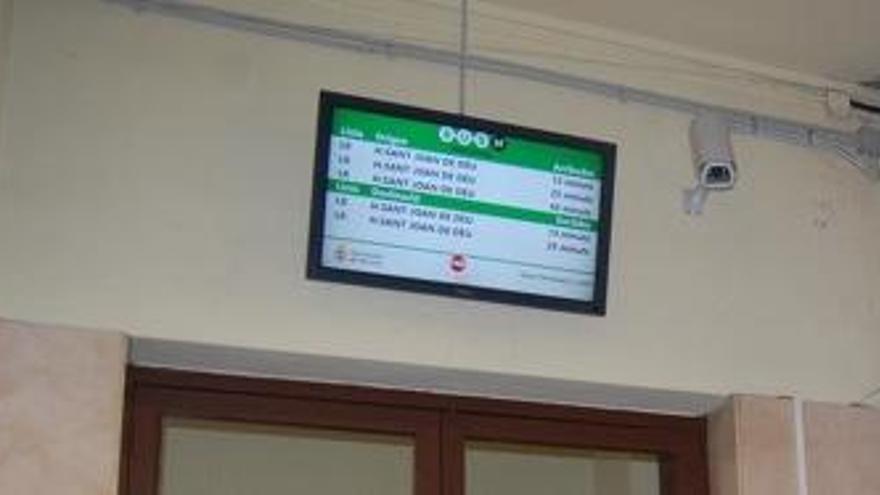 L&#039;estació de la Renfe estrena panells informatius sobre el temps d&#039;espera del bus urbà
