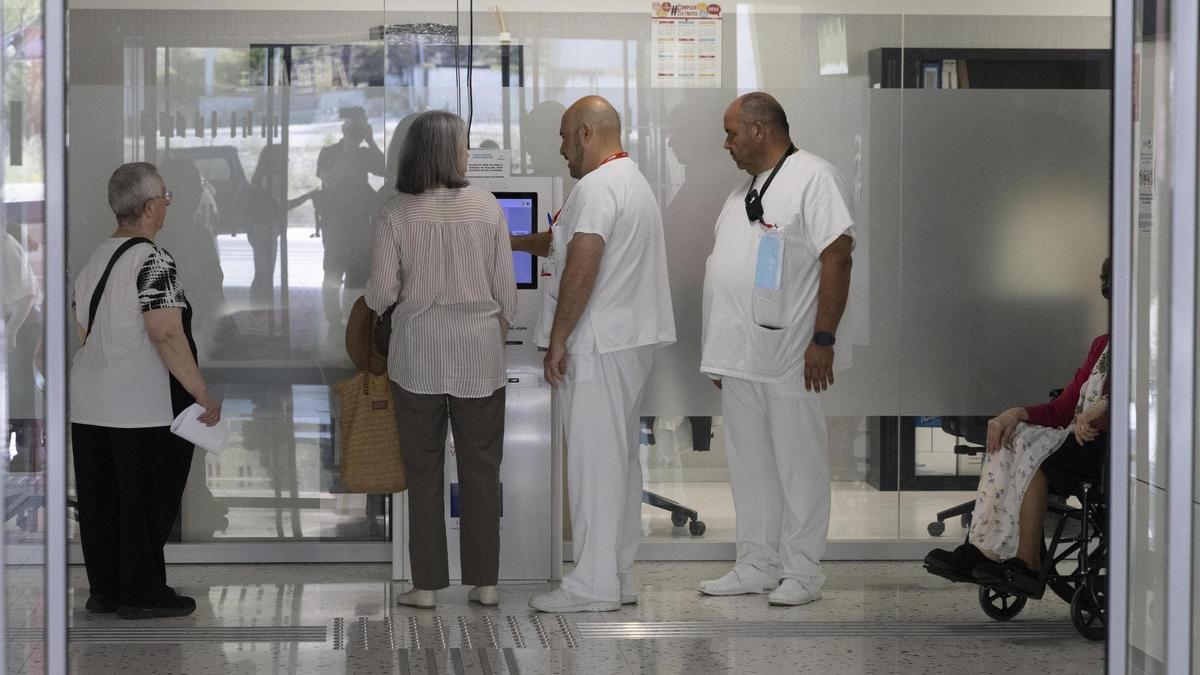 Así ha sido el primer día de apertura del nuevo hospital de Ontinyent