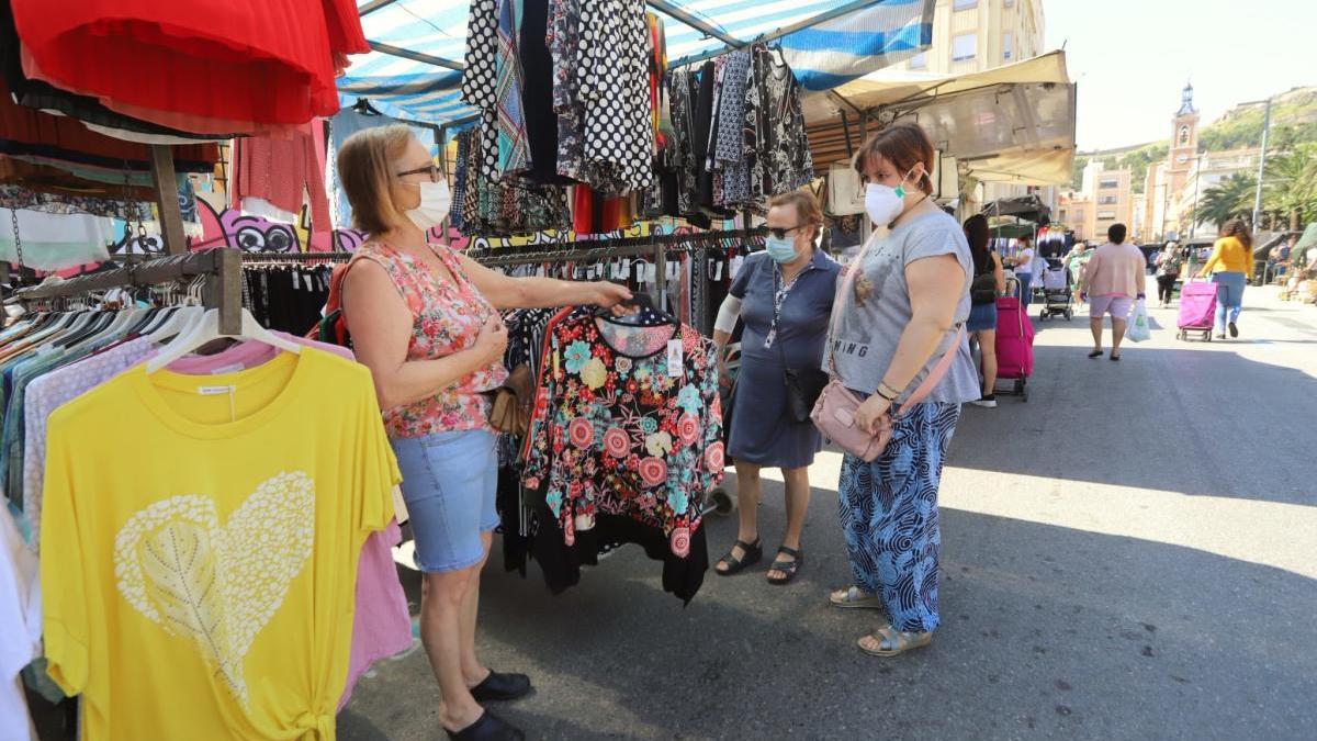 El mercado exterior de Sagunt recupera los productos textiles