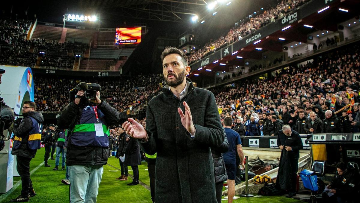Imagen de Carlos Corberán en Mestalla en la pasada temporada, cuando fue el claro artífice de la salvación del Valencia CF