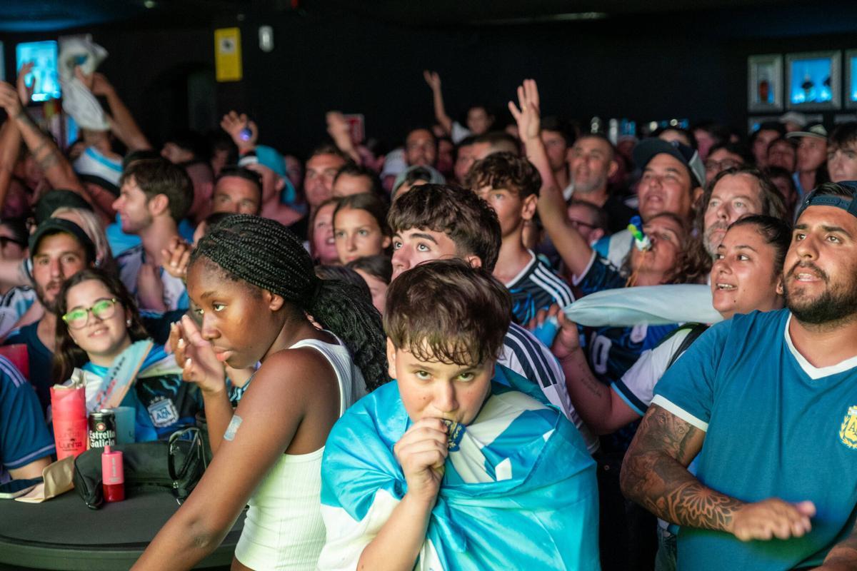 Aficionados de la selección argentina se han concentrado en el Bar Lunita (Can Pastilla).
