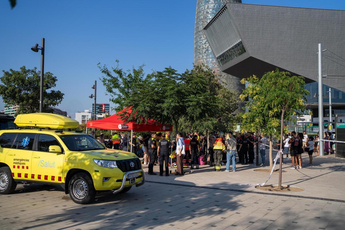 Un incendio en la catenaria del metro de Barcelona obliga a cerrar el Clot y desalojar Glòries