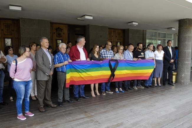 MINUTO DE SILENCIO FALLECIDOS PUB GAY ORLANDO EEUU