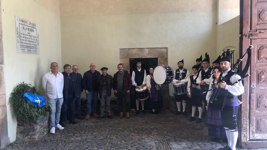 La asociación &quot;Tertulia 25 de mayu&quot; rinde homenaje en Cangas a quienes lucharon en la Guerra de la Independencia