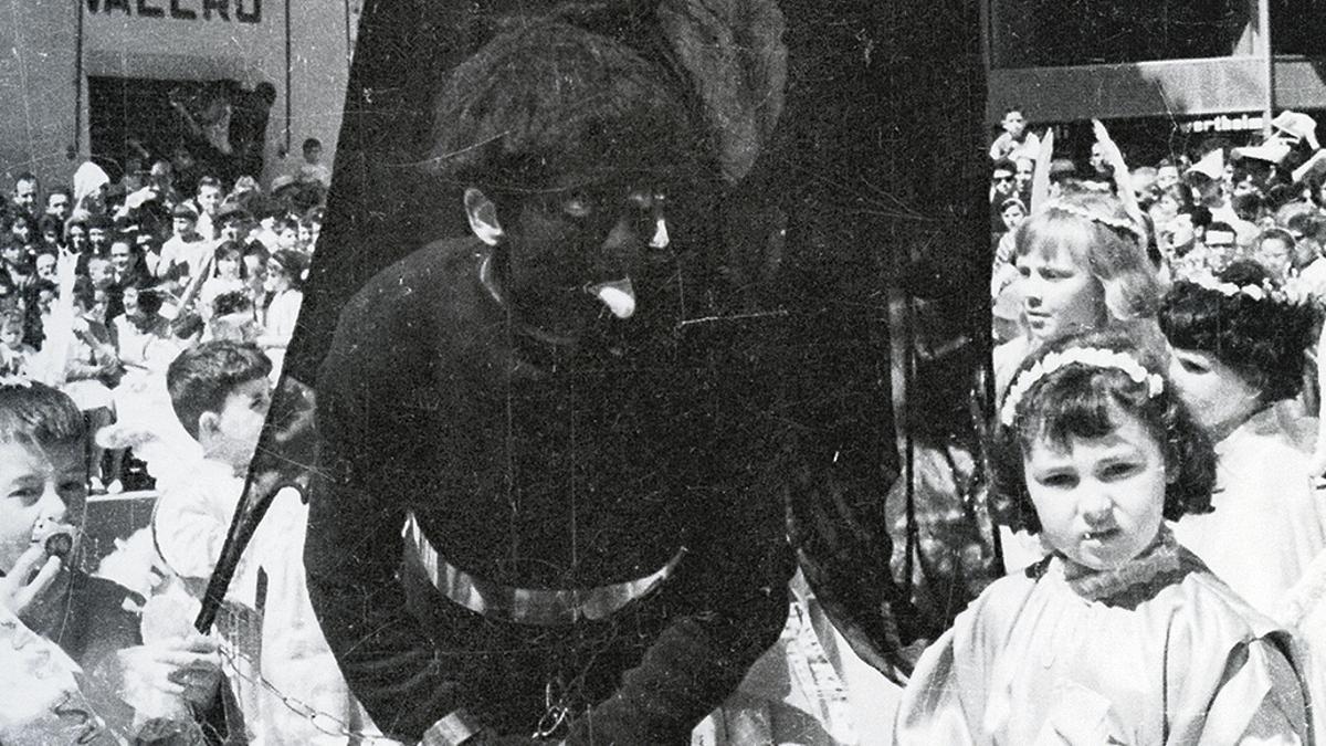 El demonio en la murciana procesión del Resucitado, 1962. Archivo TLM