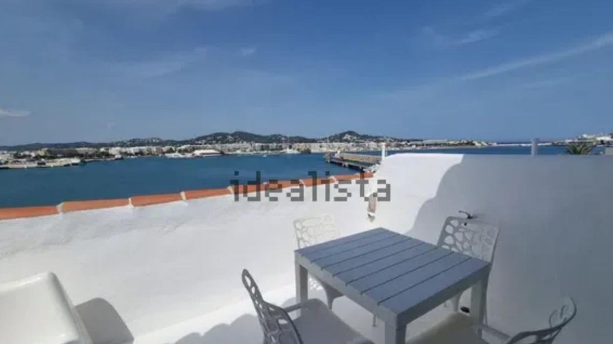Ático en alquiler en el puerto de Ibiza.