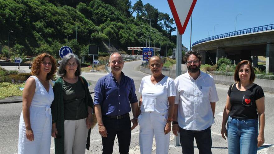 El candidato al Congreso, David Regades, (3º izq.) junto a la candidata al Senado, Carmela Silva y otros miembros de la lista.