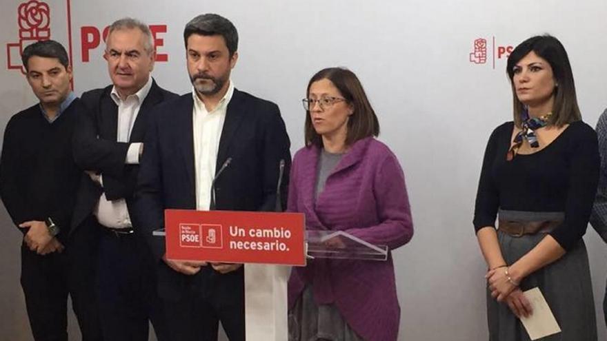 Joaquín López, portavoz del PSOE, junto a Susana Hernández.