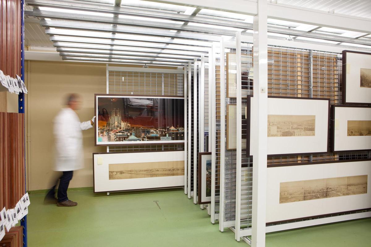Depósito fotográfico del Arxiu Fotogràfic de Barcelona, abierto para la jornada Museu Endins.