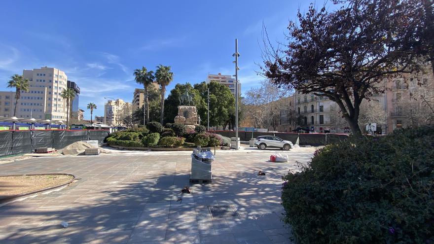 El Ayuntamiento completará la reforma de la plaza España con la plantación de 6.800 flores y arbustos