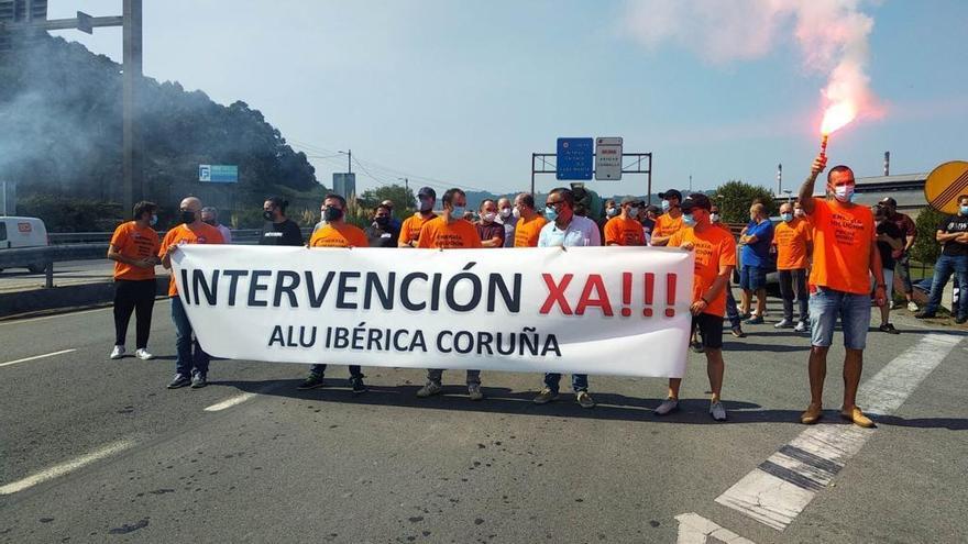 Imagen de una protesta ante Alu Ibérica A Coruña.