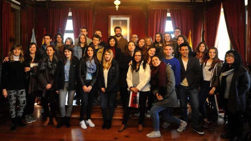 La comitiva de estudiantes franceses del intercambio con el IES Castro Alobre. // Iñaki Abella