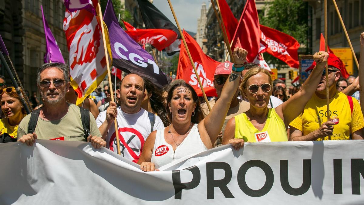 Manifestación de profesores en Barcelona durante el gobierno de Cambray.