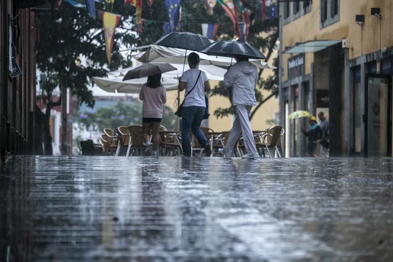 19.10.18. Las Palmas de Gran Canaria. Persistentes lluvias en la capital. Foto Quique Curbelo  | 19/10/2018 | Fotógrafo: Quique Curbelo