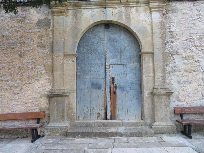 Portada de la Iglesia Parroquial de San Lorenzo, en Castell de Cabres.