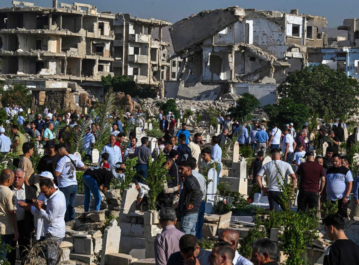 Síria mira de deixar enrere la violència sis mesos després de caure Assad Síria mira de deixar enrere la violència sis mesos després de caure Assad